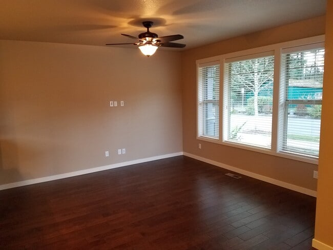 Photo - 3532 Hepburn St NE