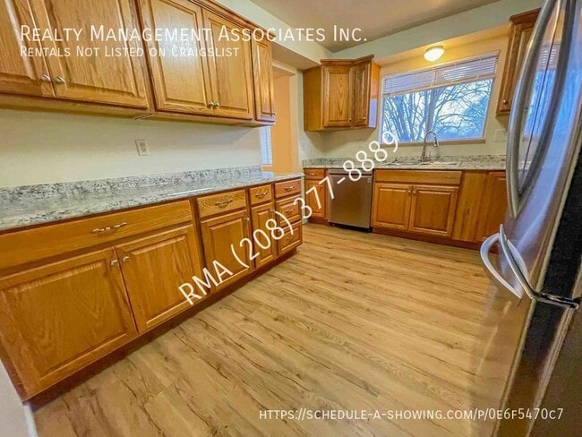 Photo - 4820 Wedge St
