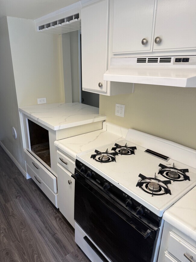 Photo - 440 W Santa Barbara St