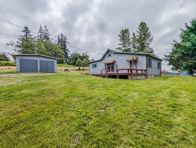 Charming 2 bed, 1 bath home with spacious ... - Charming 2 bed, 1 bath home with spacious ...