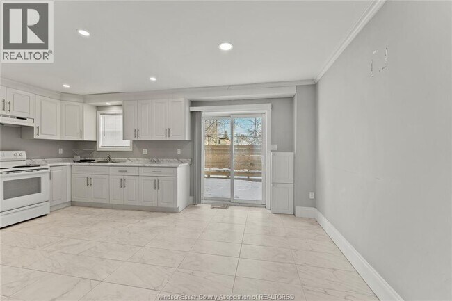 Photo - 1566 Bruce Ave