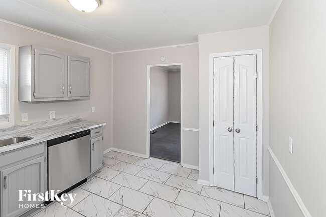 Photo - 415 McDermitt Rd