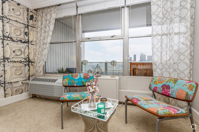 2BR, 2BA - 1,120 SF - Bedroom