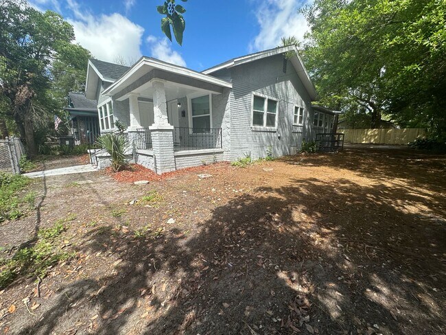 Photo - **Move in Ready** 3/2 Single Family home