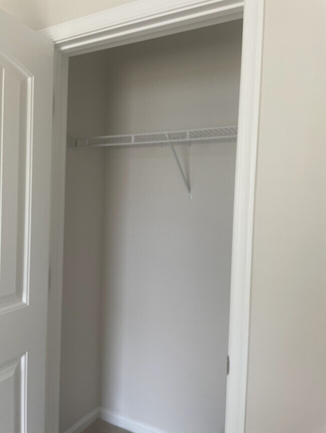 Room 3 - 114 Willowtree Ln