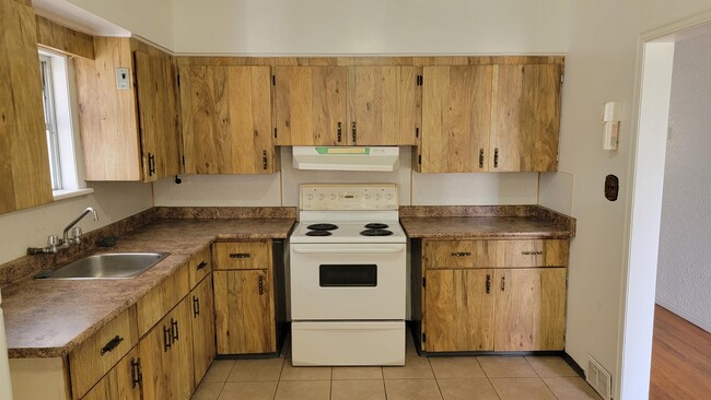 Photo - 454 E 55th Ave