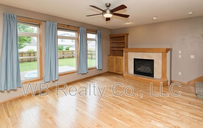 Photo - 645 SE Carefree Ln