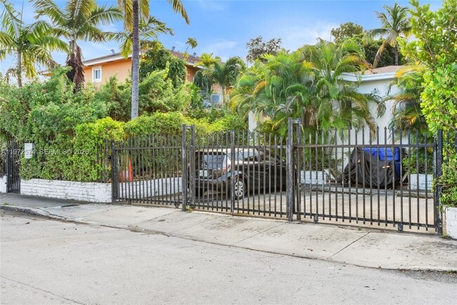 Photo - 1460 NW 2nd St Unidad 1458