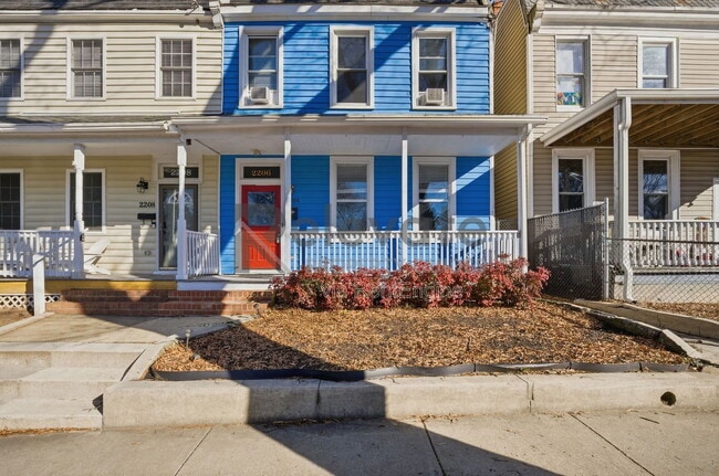 Building Photo - 2206 Parkwood Ave