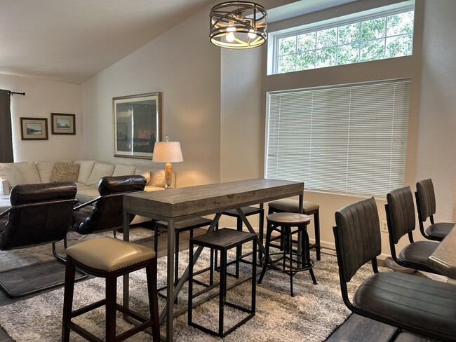 Salón/comedor amueblado - 3716 Decathlon Pky