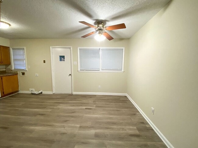 Photo - 3 bedroom, 2 bath near Quince and Perkins