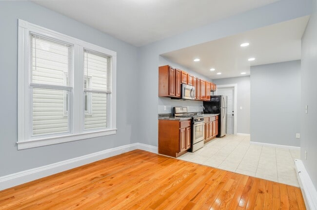 Building Photo - 396 Union St Unit 1