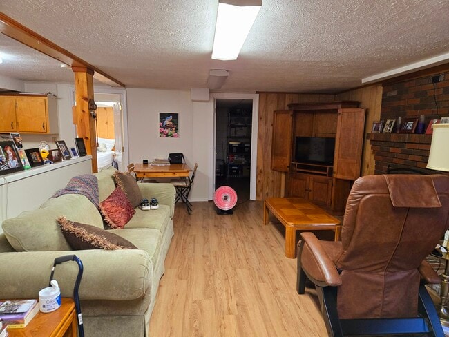 Sala de estar - 3339 Sanford Dr