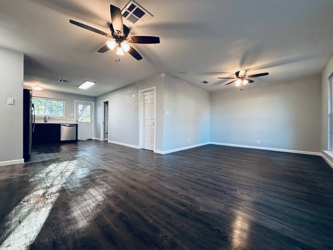 Photo - 2325 Lakehurst Dr