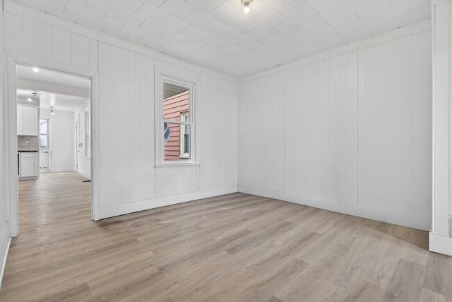 Photo - 355 S 9th St