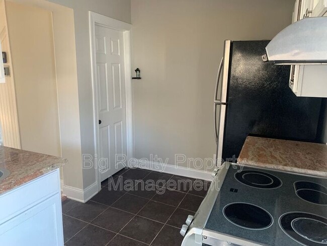 Photo - 457 Walnut St