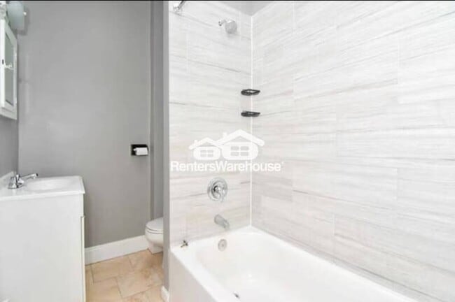 Building Photo - 5 S Wickham Rd Unit 2 Rental