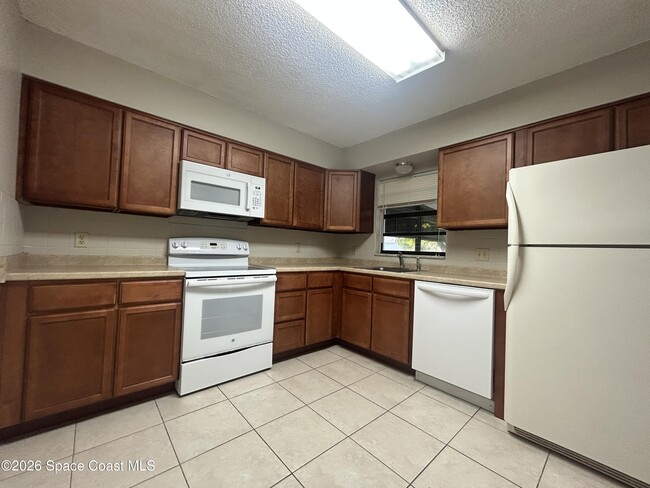 Photo - 843 Emden Ave NW