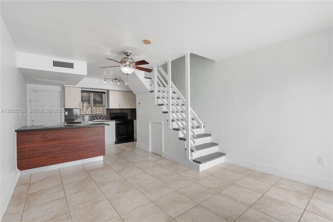 932 SW 6th St Unit 5