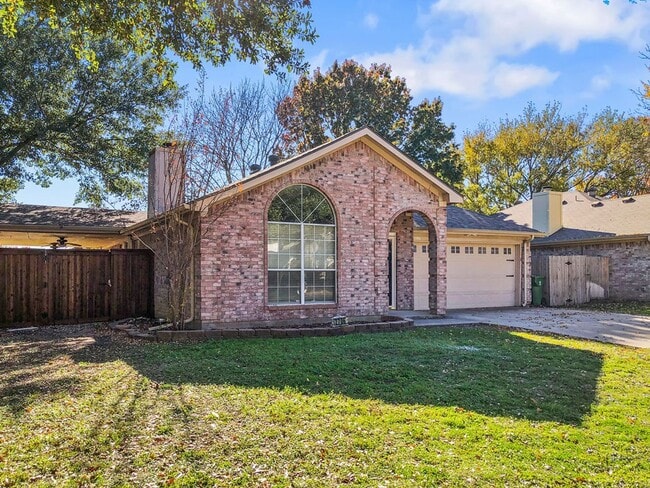 Photo - 3 Bedroom 2 Bath Home In  Mansfield ISD