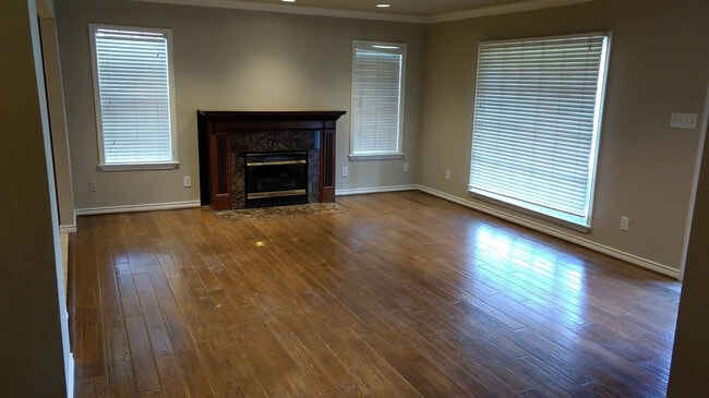 Photo - 3015 32nd St