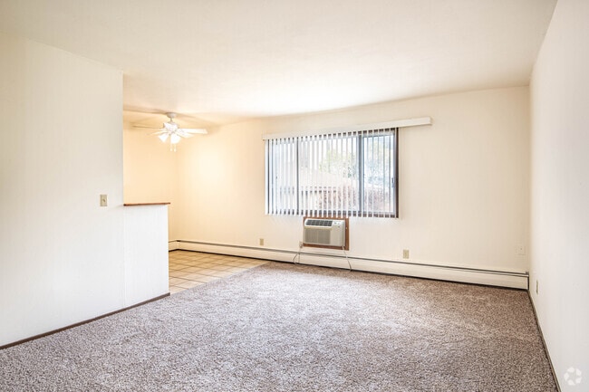1BR, 1BA - 610SF