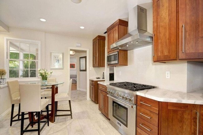 Photo - 3076 Earlmar Dr