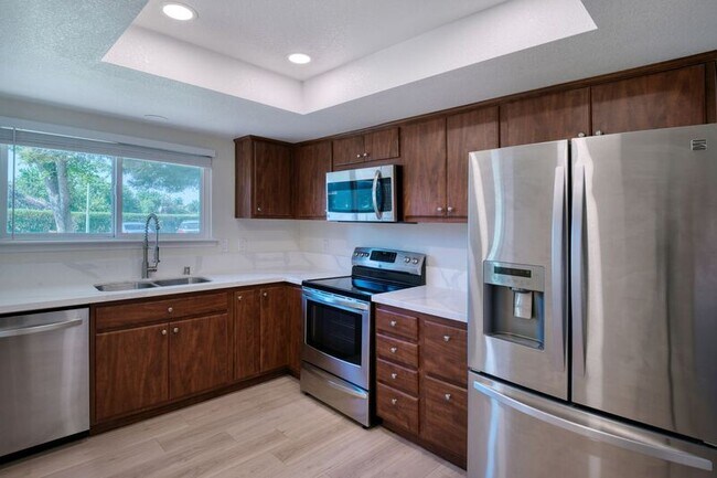 Photo - 6726 Calvine Rd