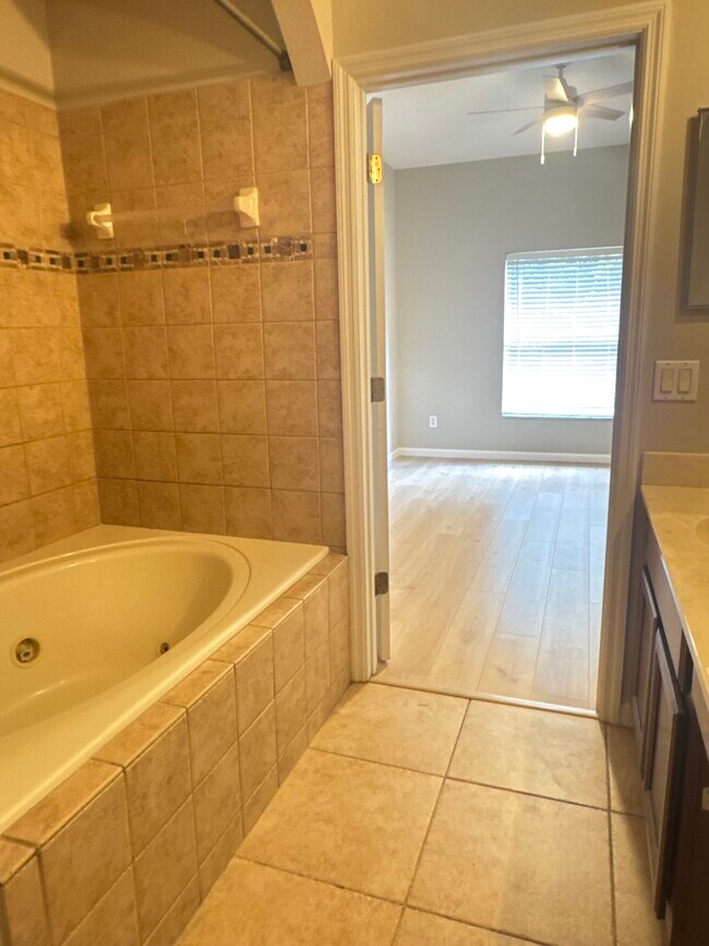 Photo - 16089 Old Ash Loop