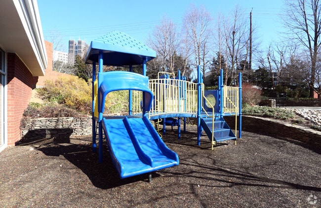 Building Photo - The Grand