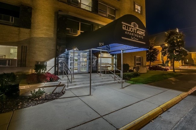 Photo - Elliott Arms Apartments