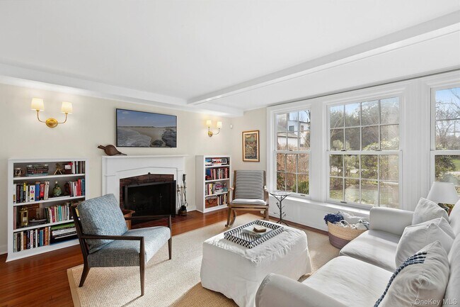 Photo - 393 Hill St