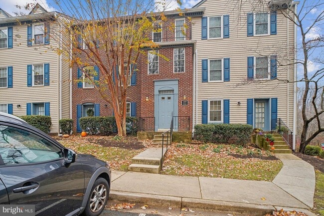 Building Photo - 1410 Greendale Ct Unit 2-1410