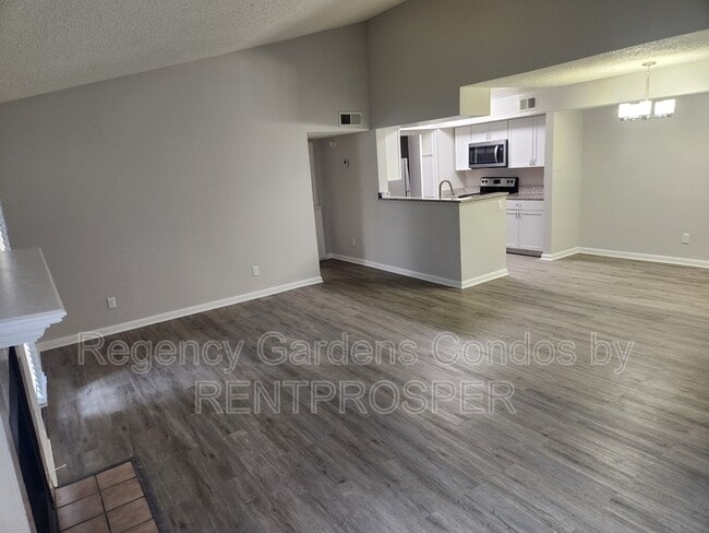 Photo - 4200 Thornbriar Ln Unidad 208
