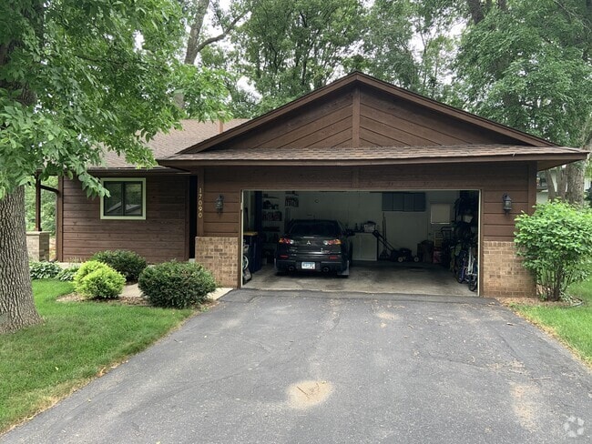 Building Photo - 17090 Grenadier Ave Rental