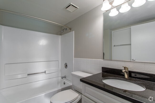 2 BR 1 Bath / 1100 sf