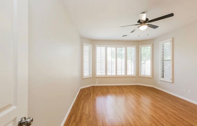 Photo - 2419 W Park St