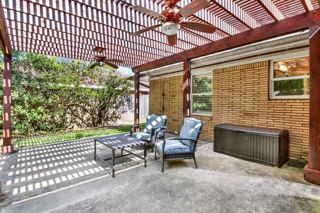 Photo - 2003 Viking Dr