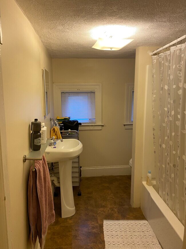 Photo - 246 Waterman St Unidad 3