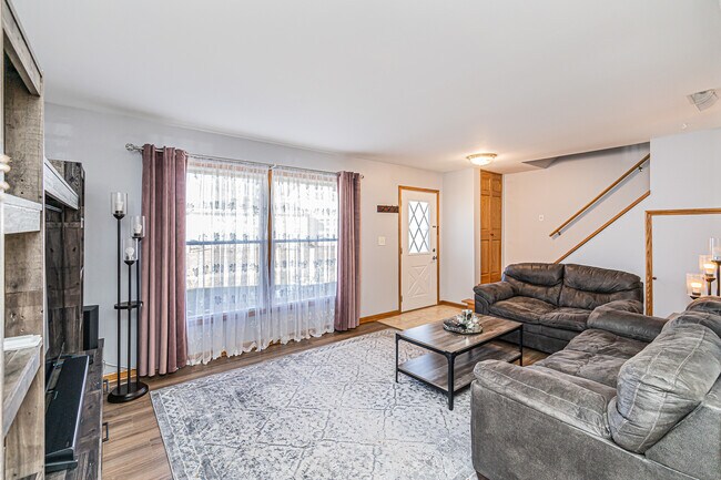 Photo - 1305 Kingsbury Dr