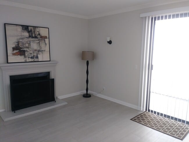 1845 Holmby Townhome - MUST SEE!