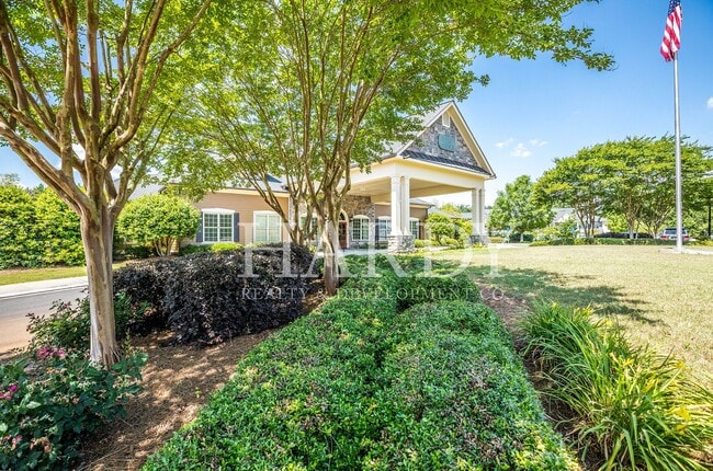 Photo - 2310 Village Blvd SE