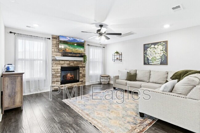 Photo - 491 Kinslow Ct