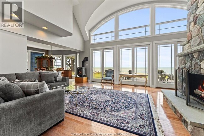 Photo - 1094 Lilydale Ave