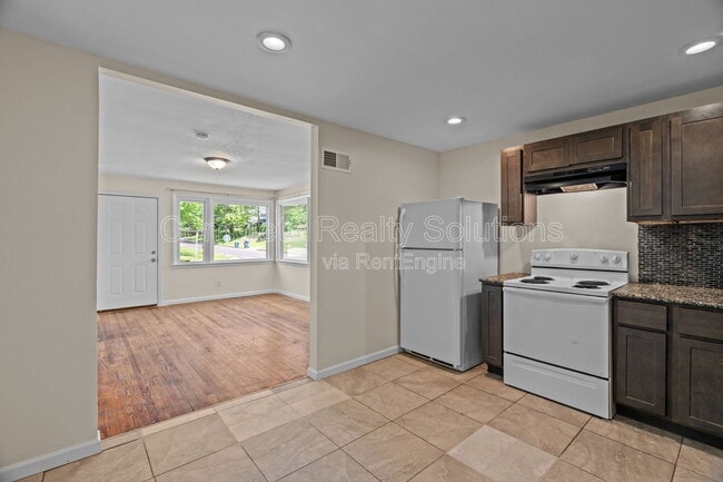Photo - 2502 McLaran Ave