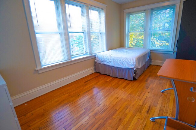 Photo - 760 Syracuse Ave Unit #B