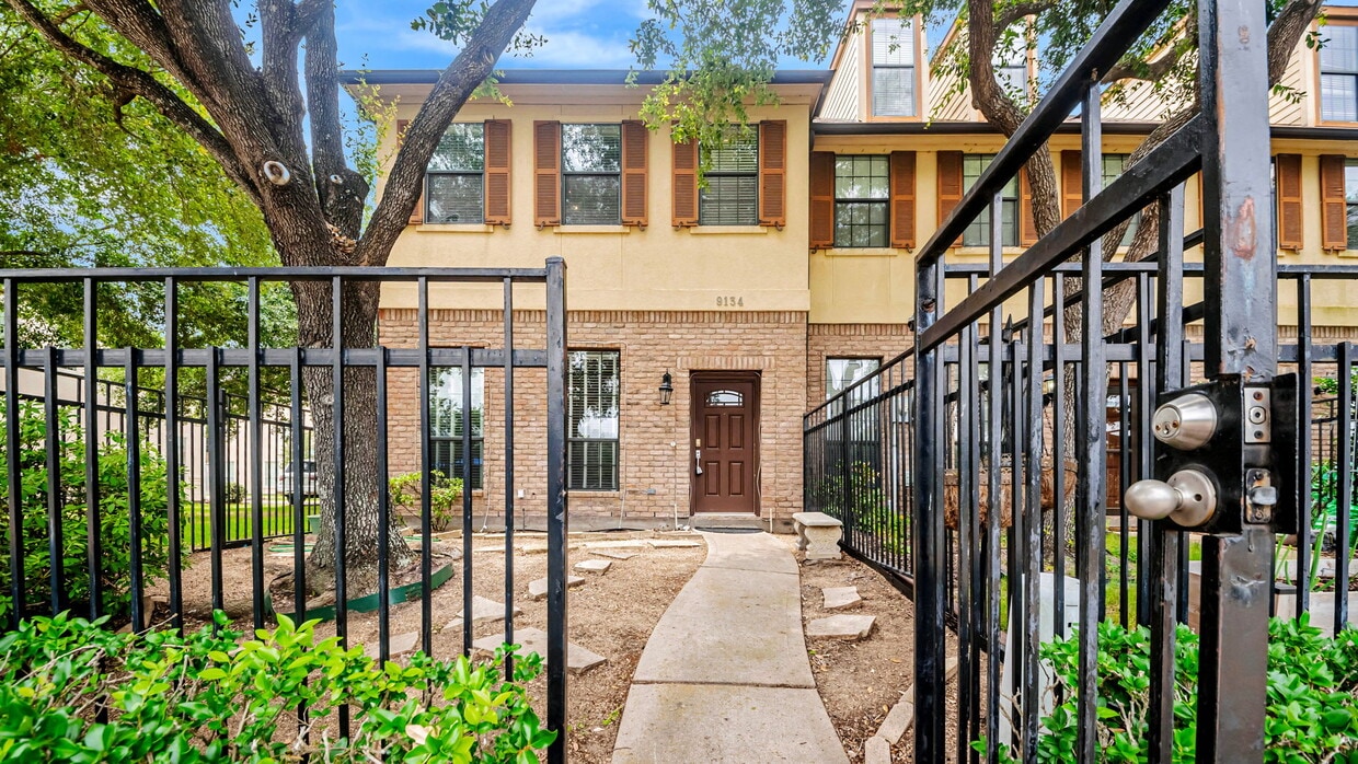 Photo - 9134 Lakes At 610 Dr (Houston, TX)