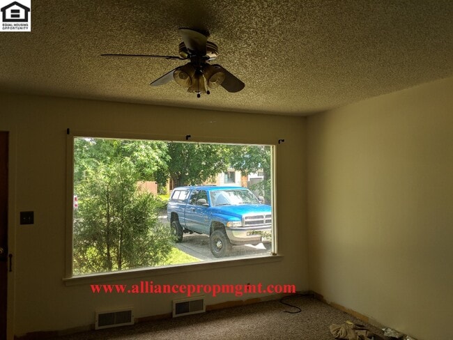 Building Photo - 411S14 Unit 411 S 14th