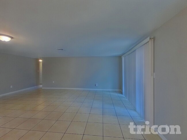 Photo - 5811 Oxford Dr