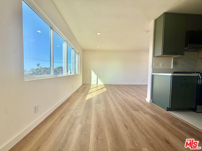 16185 Sunset Blvd Unidad 6